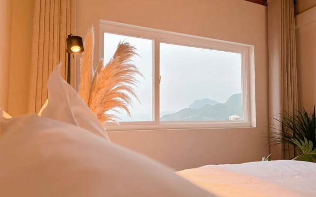 Moonlight Home Stay  For 2-12 persons