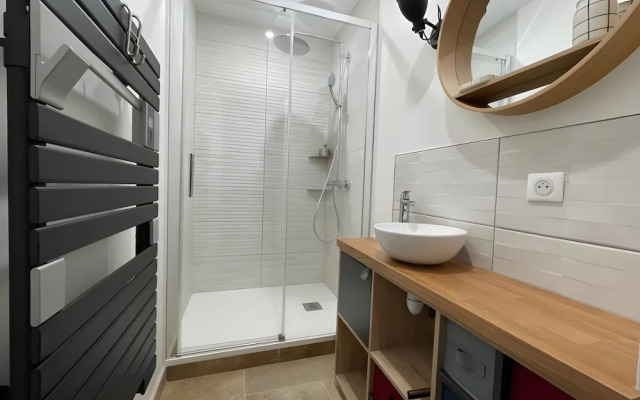 Chic & Cozy - Luxe Flat With Projector