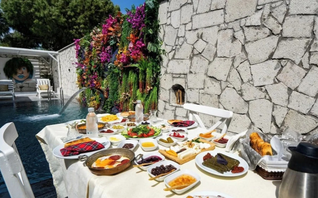 Lulu Inn Çeşme