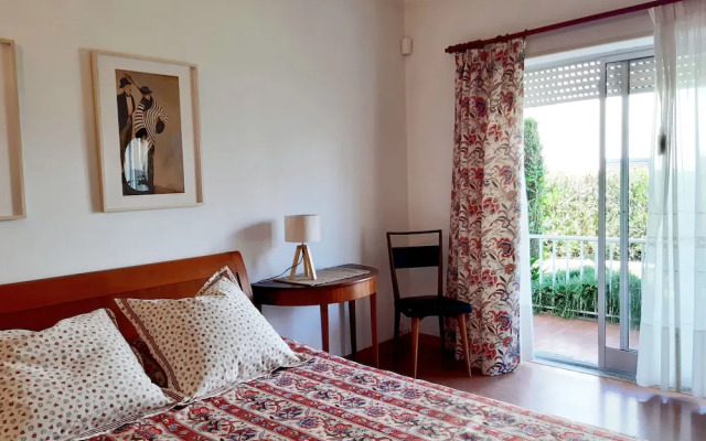 Impecable 4-bed Villa in Praia da Areia Branca