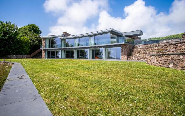 Bryn House - Luxurious 5 Bedroom Holiday Home - Penmaen