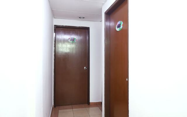 Azimaju Guesthouse by OYO Rooms