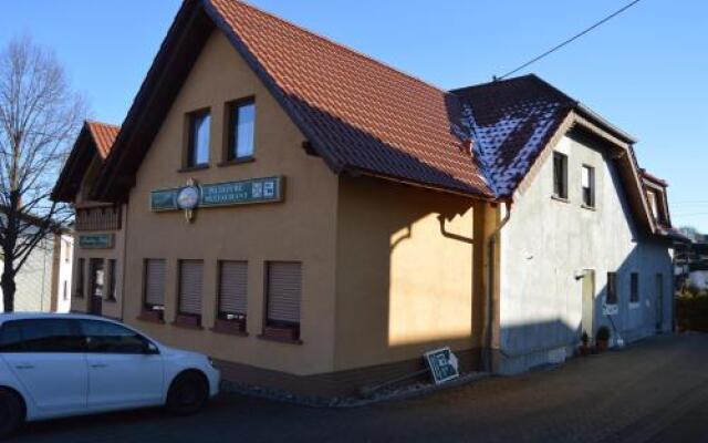 Gasthaus und Pension Mombergstube