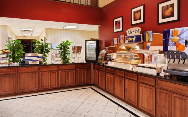 Holiday Inn Express & Suites Knoxville-North-I-75 Exit 112 by IHG