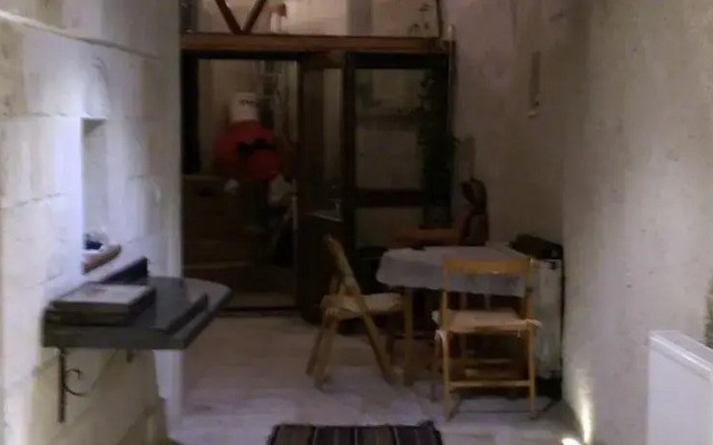 Oddest Cave Suite Aparts