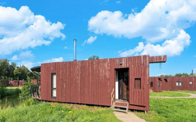 Bungalow With Pool Access