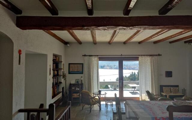 Lito's dream villa by the sea!