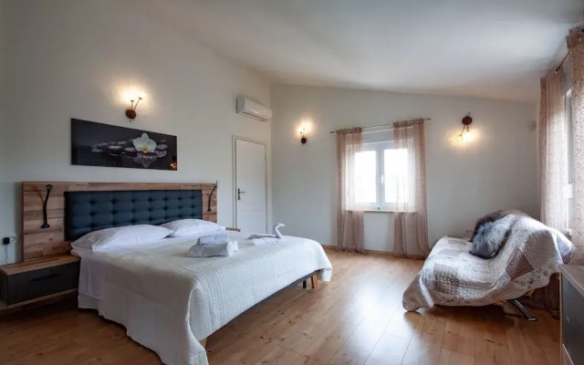 Five bedroom villa Emily with pool