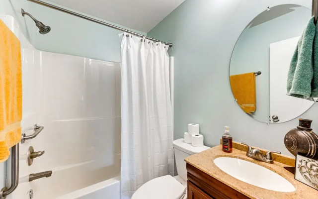 Eclectic Winston-salem Home: 3 Mi to Downtown!