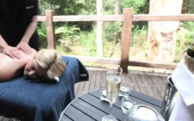 Woodlands Rainforest Retreat
