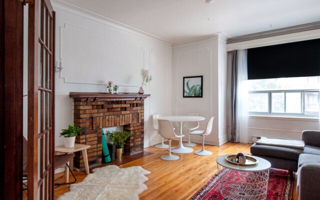 Artsy 3BR in Monkland Village by Host Kick