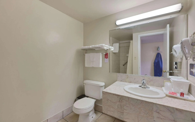 Econo Lodge Woodland near I-5