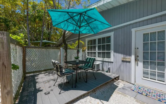 Tarpon Tale Inn