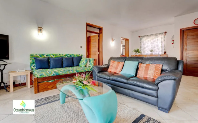 Sunset Boulevard Beachfront Apartment