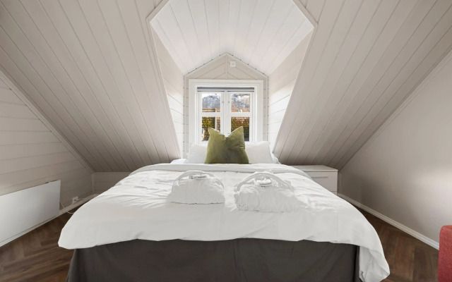 Enter Viking Hotel