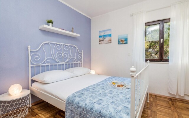 Beautiful Home in Prizna With 2 Bedrooms and Wifi