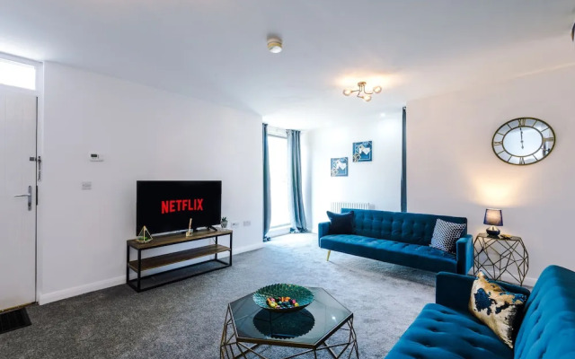 3 Bed House Manchester by MCR Dens