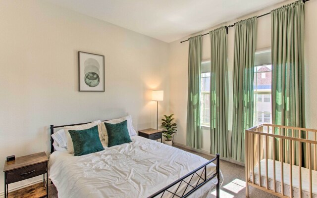 7 Mi to Lewisville Lake: Family Townhome in Frisco