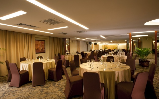 Grand Tropic Suites Hotel