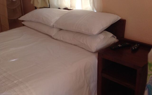 Lynn's Guest House