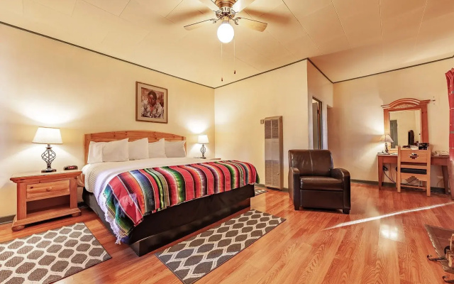 El Pueblo Lodge