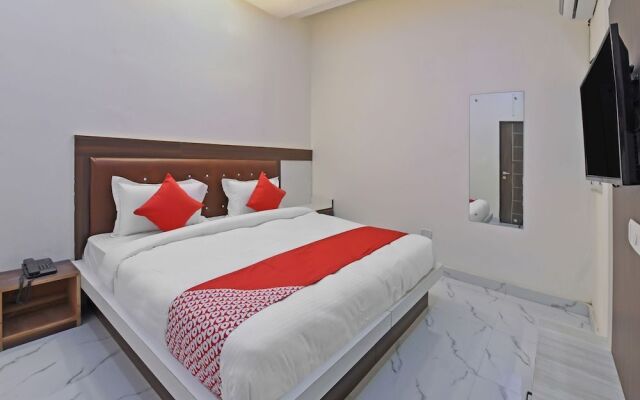 OYO 19134 The Signature Hotel