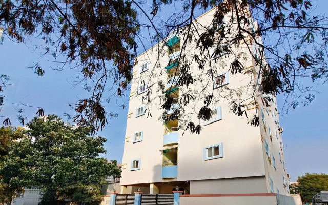 Golden Hive By OYO Rooms