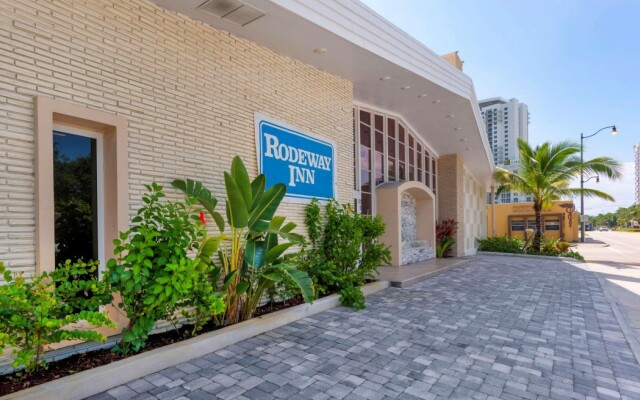 Downtown Hollywood Gardens Inn & Suites