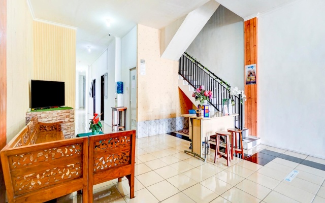 OYO Flagship 90502 Holistay Malang New – Lobby – Malang