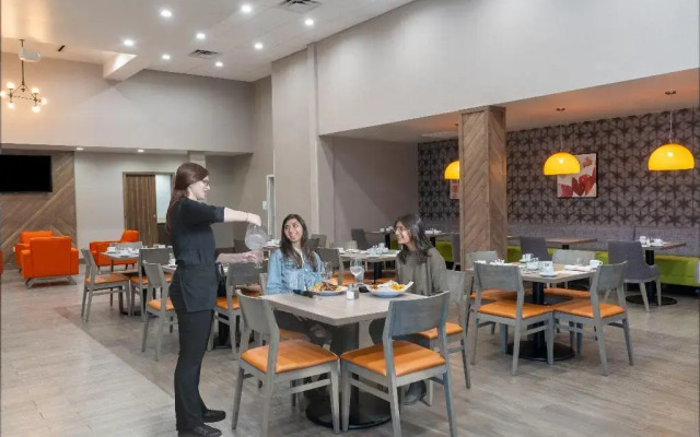 Holiday Inn and Suites Memphis Southeast Germantown