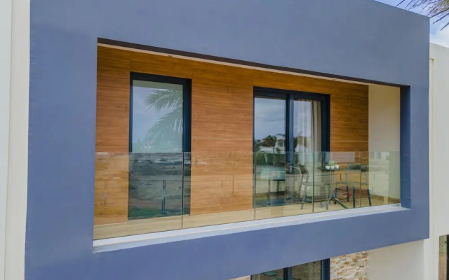 Serene Designer Gem Walk to Beach Strip Pool