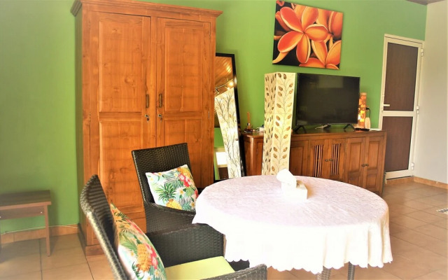 Sanny's Place Studio Suite PMR