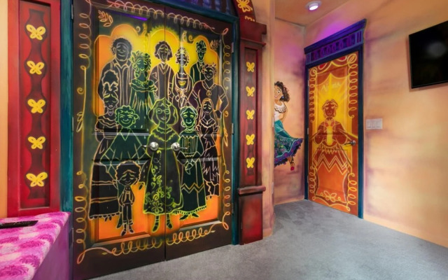 Incredible Large Home Minutes From Disney