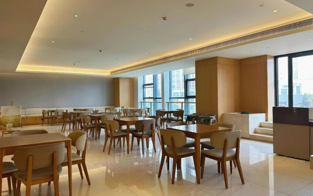 Ji Hotel (Zhenjiang Railway Station South Square)