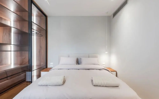 Villa Serenity Luxury Lakeside Manor