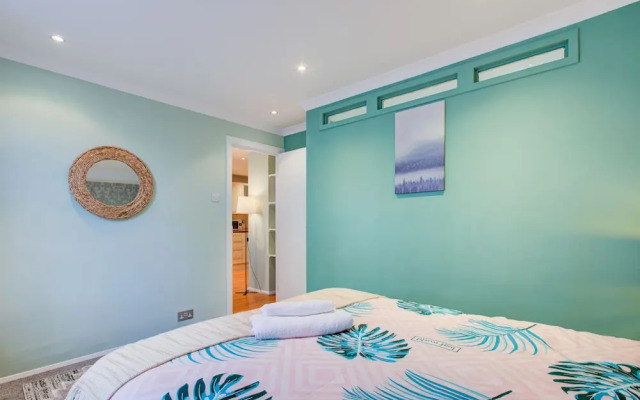 2-bedroom Private Independent Flat- Central London