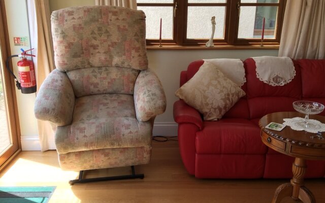 The Luxury Bluebell Apartment Suite With Wheelchair Access