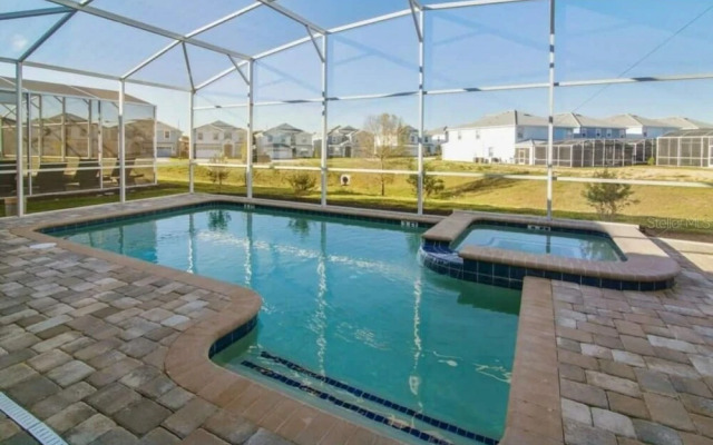 8912 Amazing Spacious Home