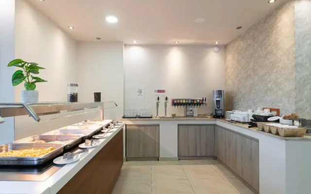 Karras Hotel