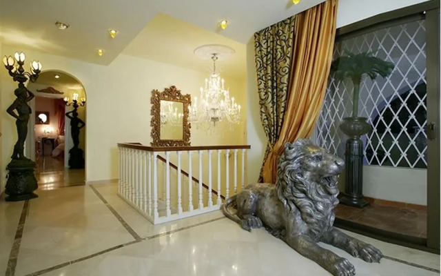 Unique Luxurious and Palacial Villa