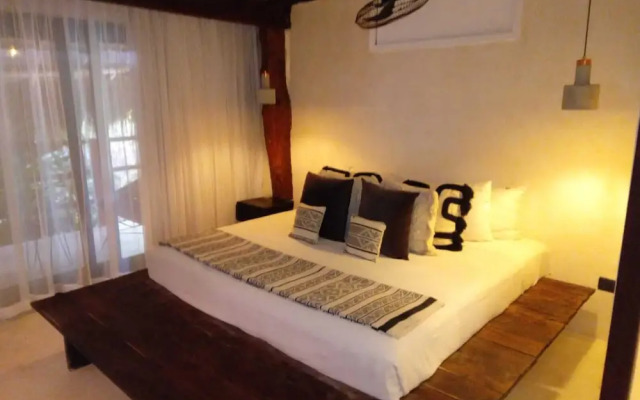 Amor Rooms