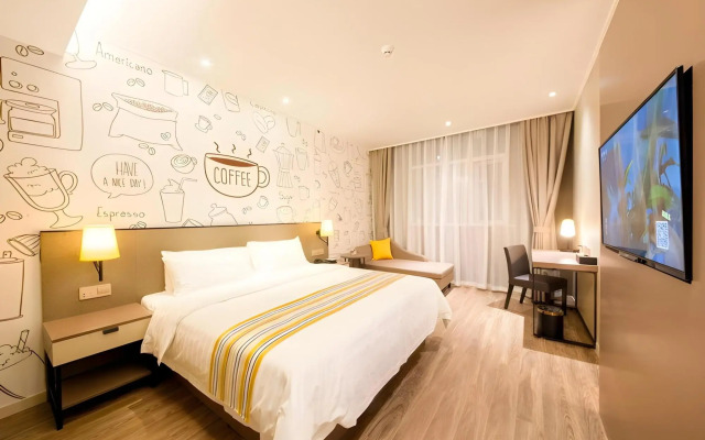 Home Inn Plus Wuhan Xiaopinmao Xudong Metro Station