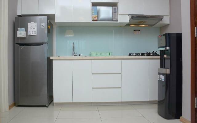 Homey And Cozy Stay 2Br At Casa Grande Apartment