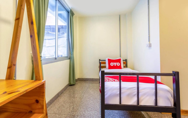 OYO 928 Leaf Hostel
