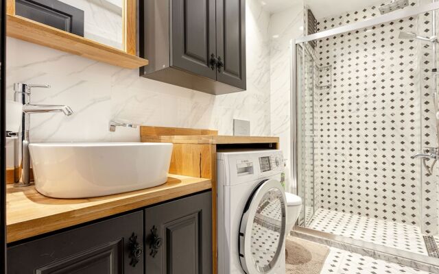 Olympia Flats by Oval