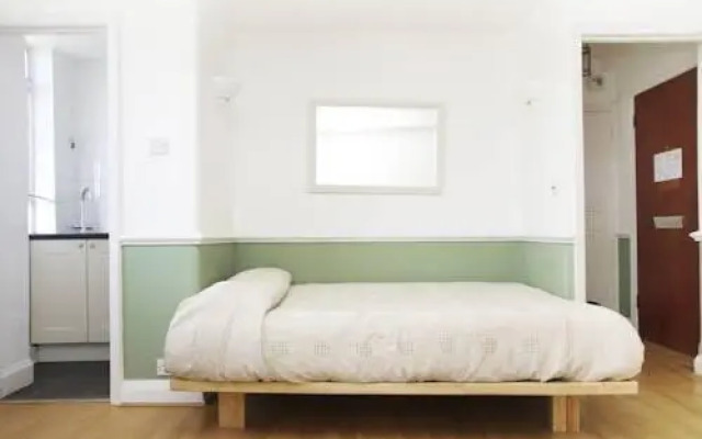 Sloane Avenue Apartment