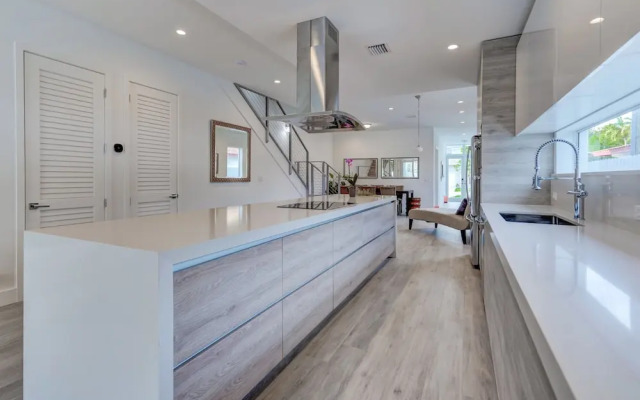 4BR Pool Townhome Duplex by Jos17