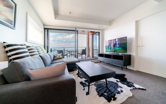 Cbd Brand New Modern Seaview Apt