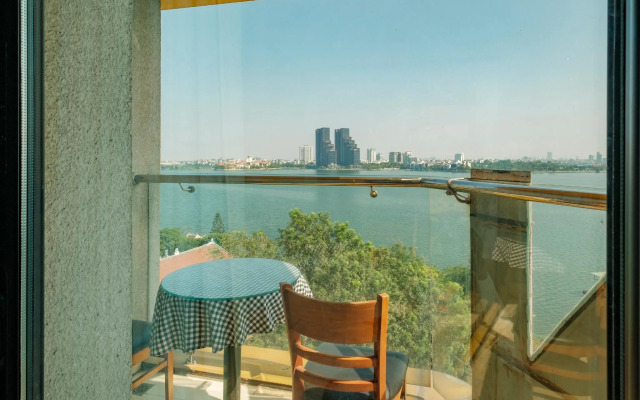Sunset Westlake Hanoi Hotel