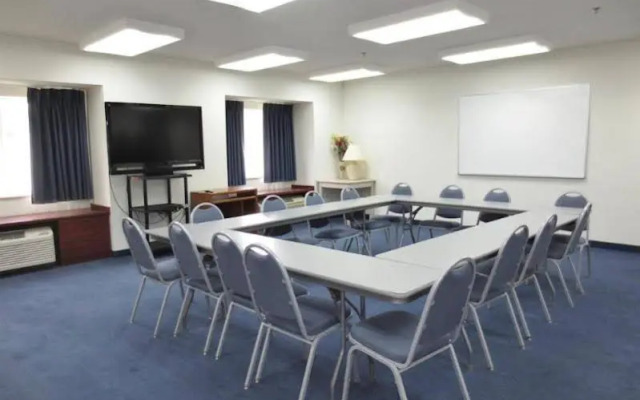 Days Inn & Suites Maryville